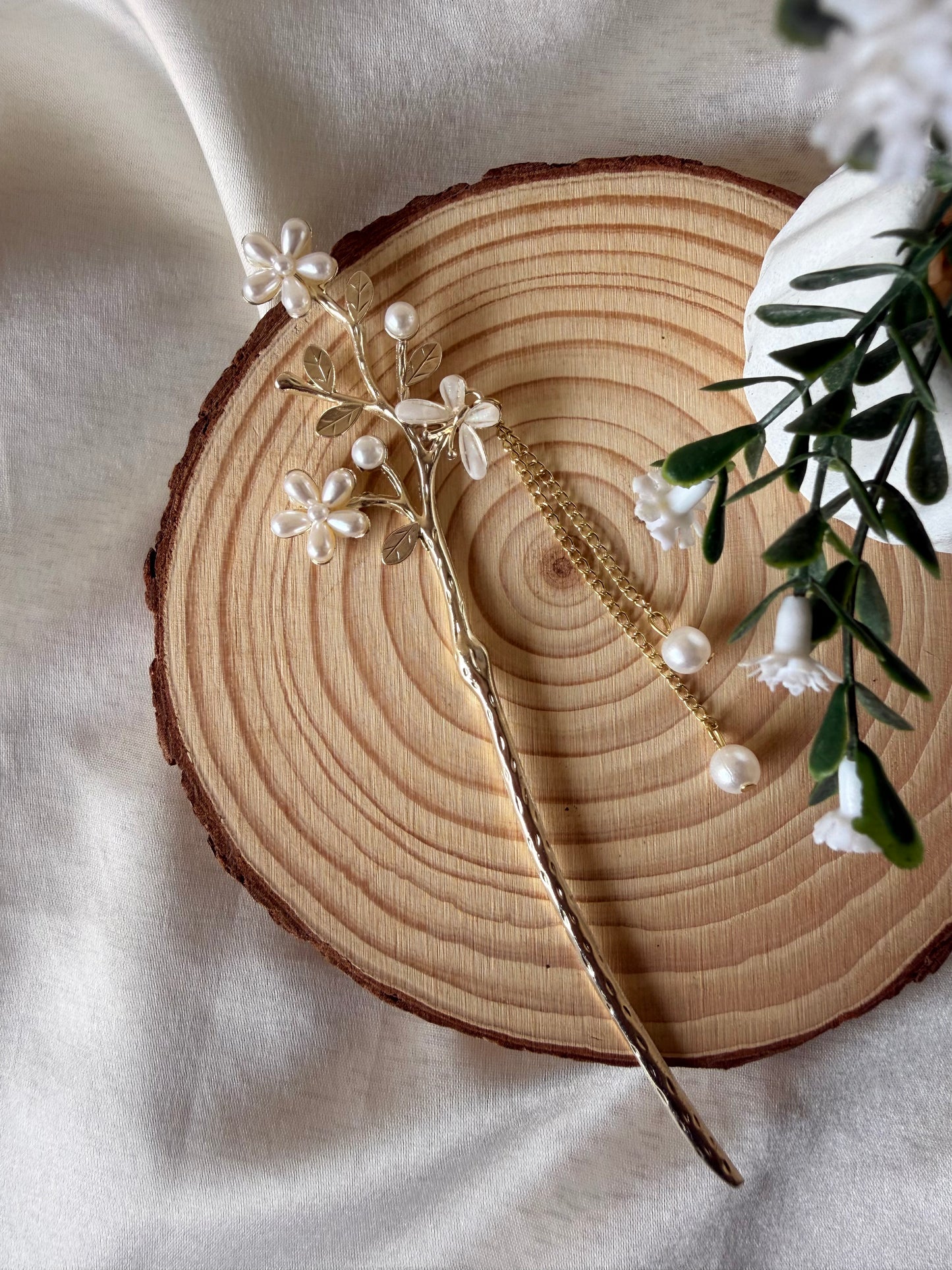 White Blossom Hair Pin