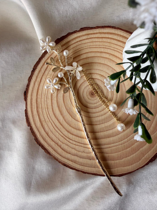 White Blossom Hair Pin