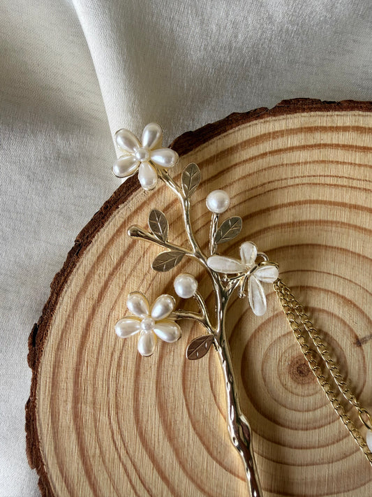 White Blossom Hair Pin